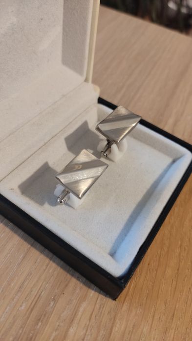 Spinki do mankietów. Nowe