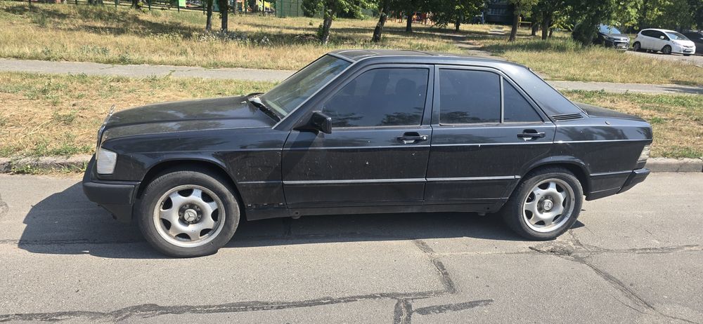Mercedes-BENZ 190 E 2.3
