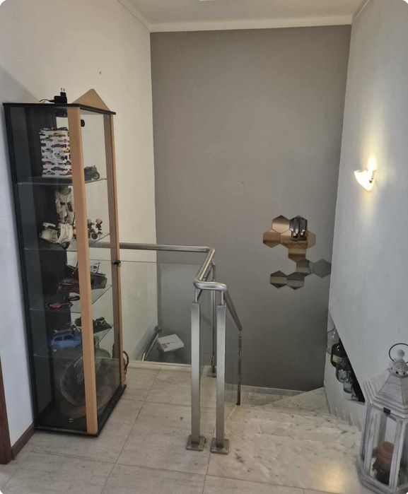 A venda. Vivenda em banda V3 Gambelas.