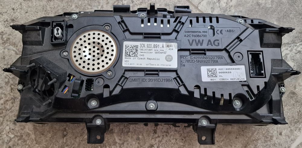 Нова приборка щиток VW Atlas Active info Display 3CN920891A
