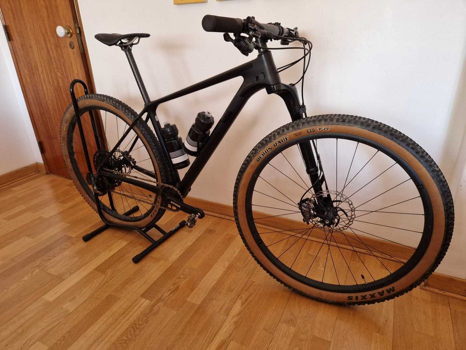 Cannondale F-SI Hi-Mod Carbon com Rodas Carbono - Carbono topo de gama da marca.
