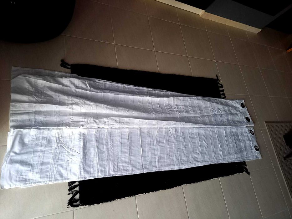 2 cortinados brancos praticamente novos