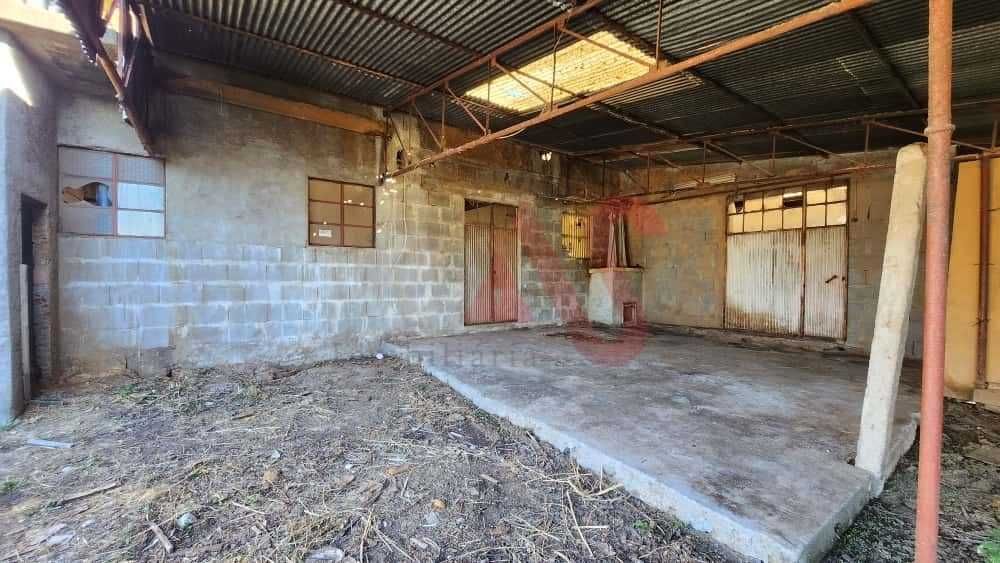 Armazém com logradouro em Penamaior, Paços de Ferreira