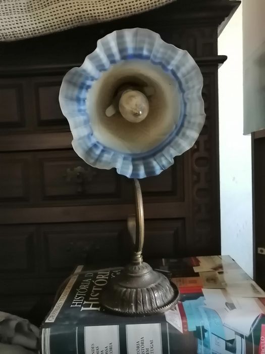 Candeeiro em latão antigo. Dá para  muita decoração.