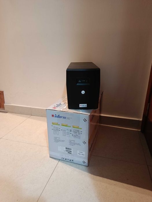 UPS de 3000 VA e 2500