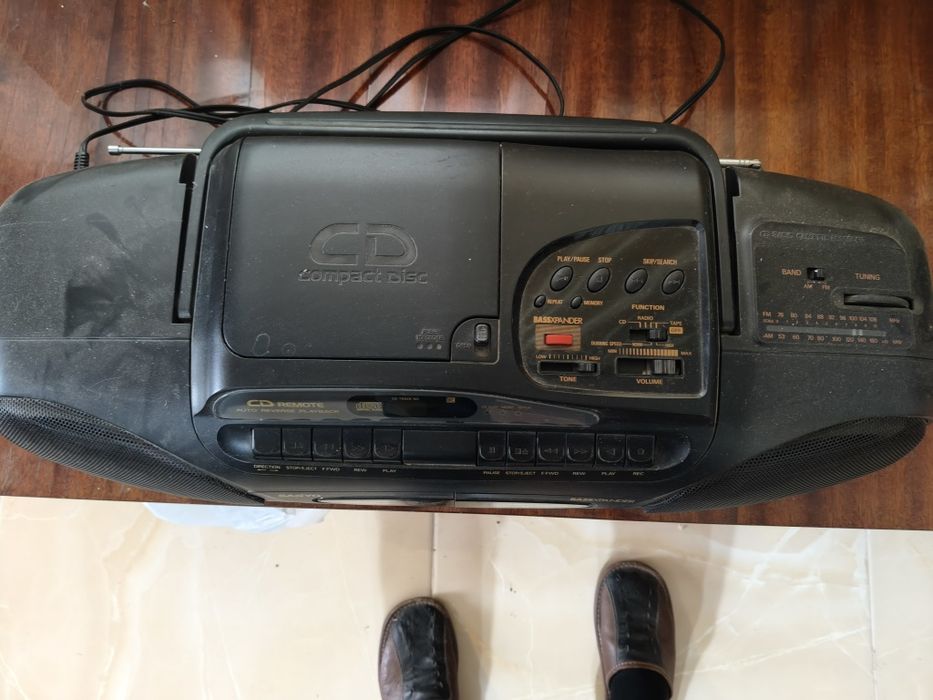 Музикальний центр SANYO.   MCD-Z51
