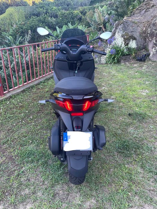 2025 Piaggio MP3 HPE 300 Deep Black Edition