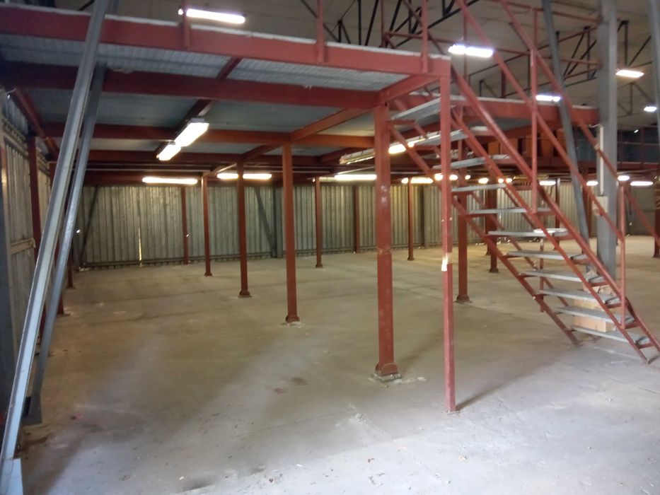 Wiata z antresolą - 620 m2