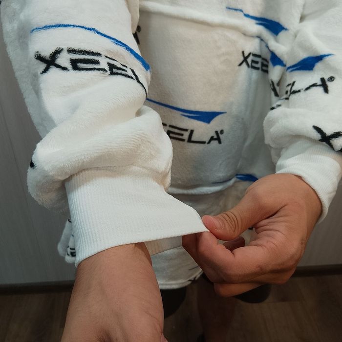 Тепла ковдра-толстовка з капюшоном Huggle на флісі