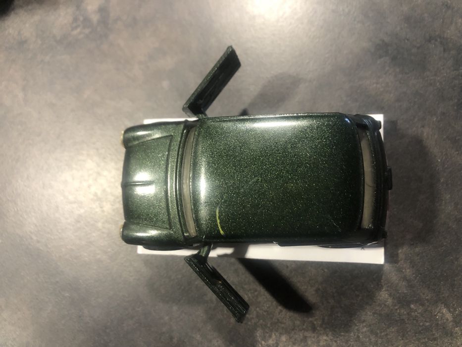 Mini After Eight, ciemnozielony metalik z szarym wnętrzem  1::36 model