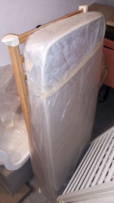 Berço branco com colchão
