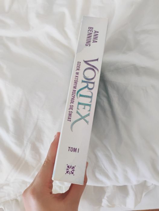 ,,Vortex" tom 1 Anna Benning