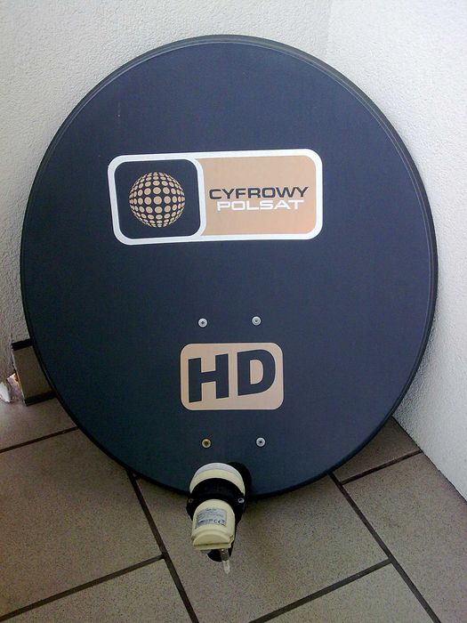 Antena satelitarna Polsat HD 70 cm grafitowa z podwójnym konwerterem.