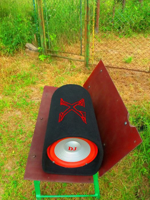 25 см. Для роботи достатньо лиш самої магнітоли. Легкий. Яскравий!