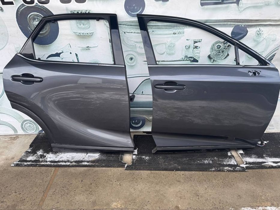 Двері права сторона на Lexus RX 23-26 року