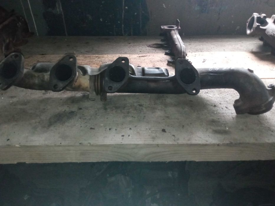 Колектор випускний коллектор випуск Mercedes OM116 4.2 1161422402