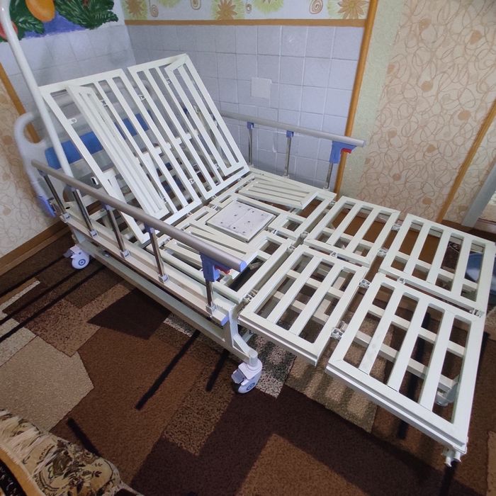 Ліжко для лежачих, механічне з функцією туалету і бокового повороту
