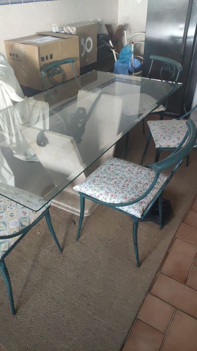 Vende-se mesa e 6 cadeiras