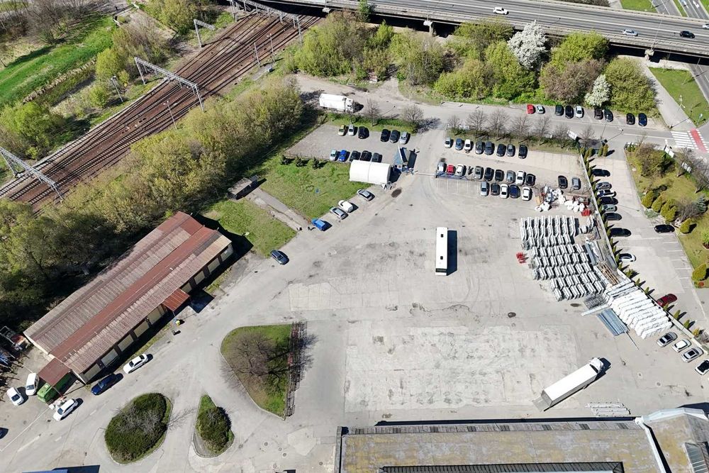 Hala magazyn na parterze ok 2000m2  Stradom