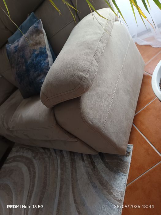 Sofá 2 lugares como novo, beje modelo faro.