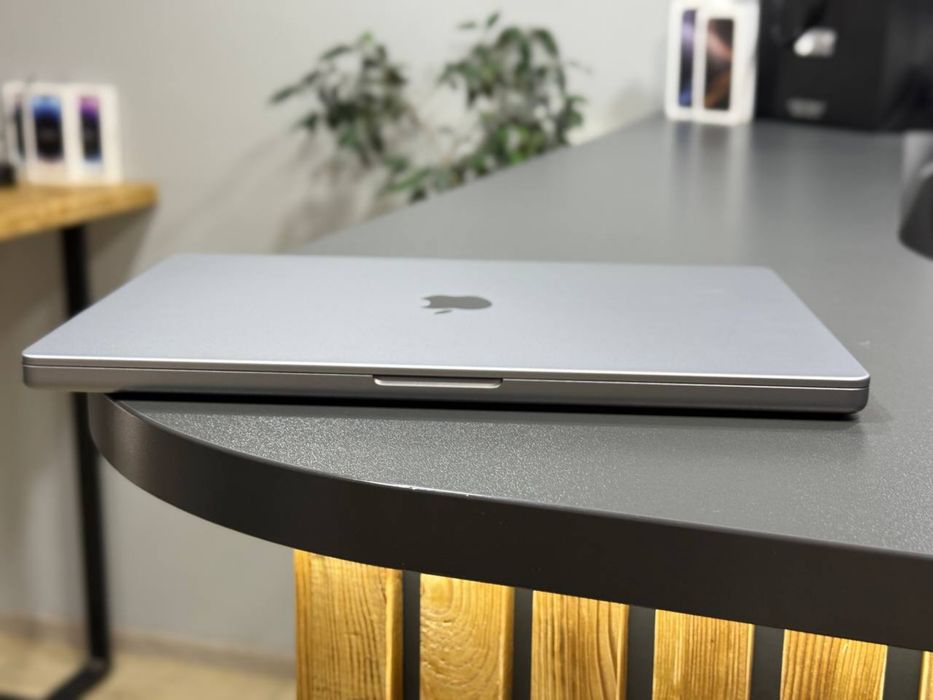 MacBook Pro 16  M2 Pro  2023 Space Gray