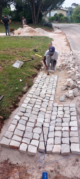 Calçada ,pavê , lancil, grelha, lajeta