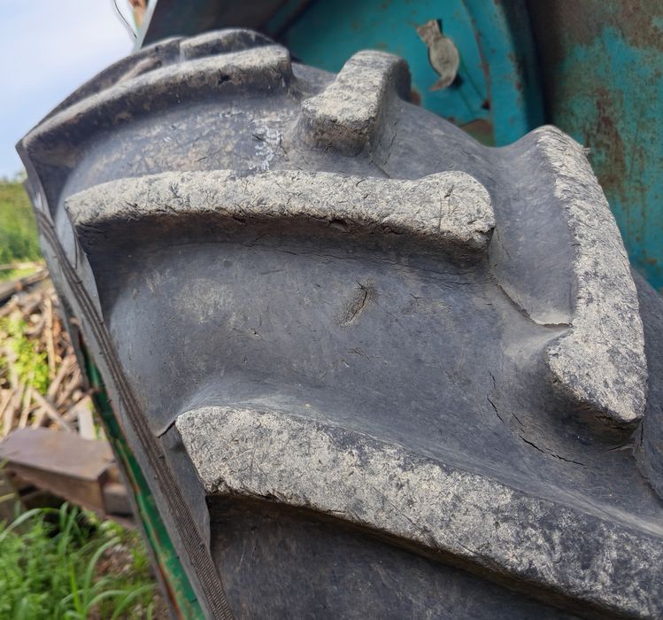 Екскаватор ЮМЗ 6