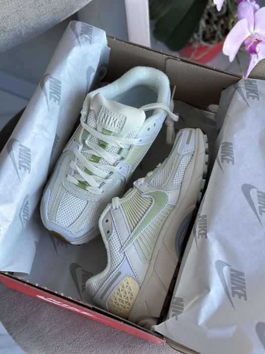 Жіночі кросівки Nike Zoom Vomero 5 / кросівки найк / жіночі кросівки