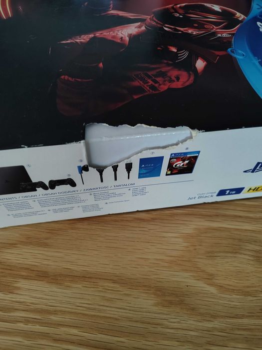 Playstation 4 Slim plus słuchawki Platinum Wireless Headset.