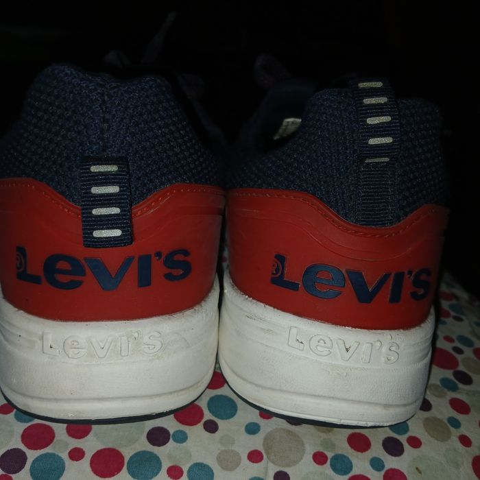 Levi's кросівки унісекс розмір 37. Устілка 23.5 см