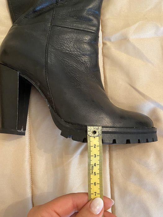 Botas em pele pretas, 38, nunca usadas