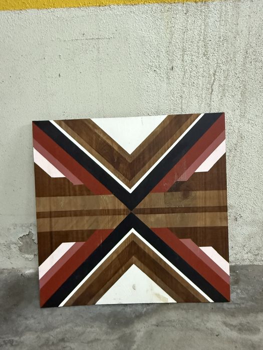 Quadro decorativo em madeira – estilo geométrico moderno