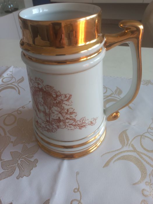 Kufel ozdobny . Wawel . Porcelit