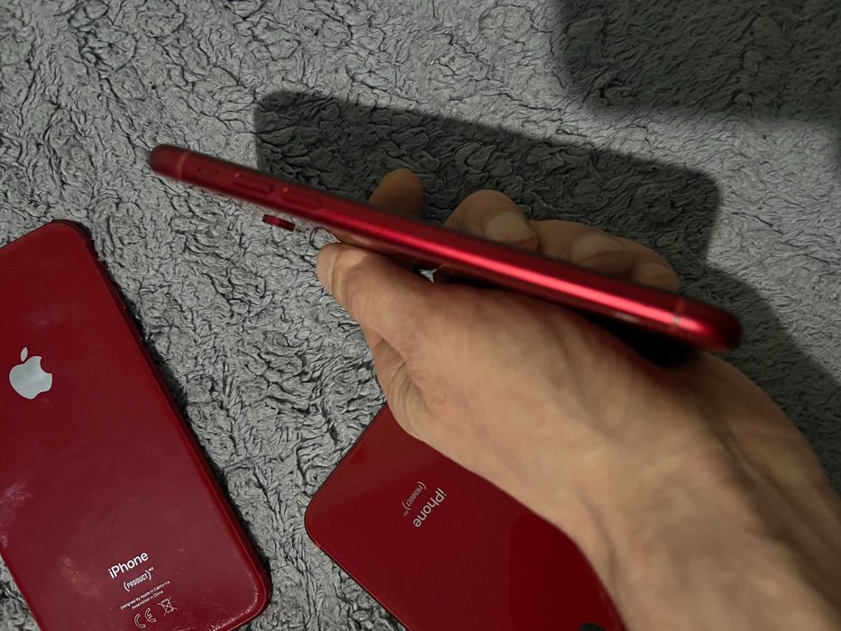 Продам особистий IPhone Xr Red