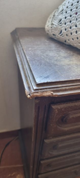 Mesinha de cabeceira centenaria em Madeira Maciça