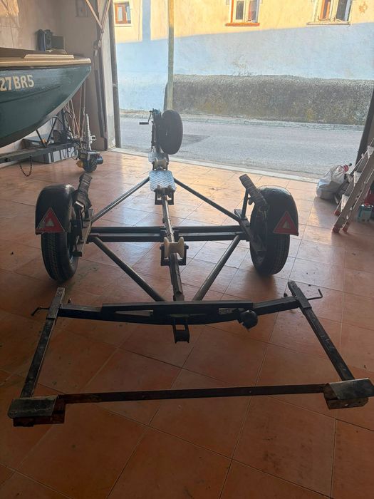 Atrelado para barco