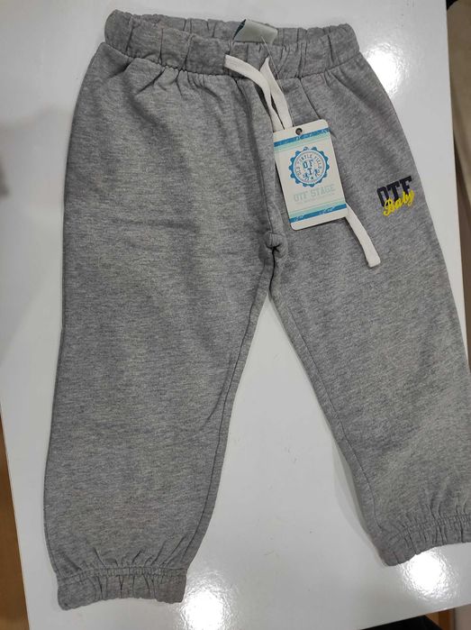 Calças de ganga Menino 4 Anos. Novas