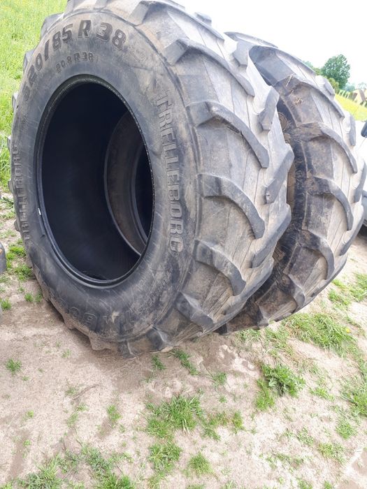 Opony wzmocnione TRELLEBORG 520/85 R - 38 (20.8 38) RADIALNE Para