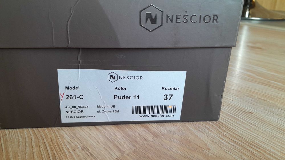 Perłowo-różowe czółenka na niskim obcasie Neścior