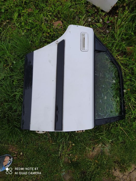 Продам двери Mazda 323F 1992 год