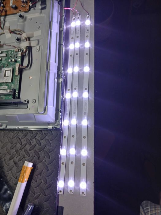 PEÇAS - TV LED 32" - LG 32LH500D - com Ecrã Danificado!! - 2