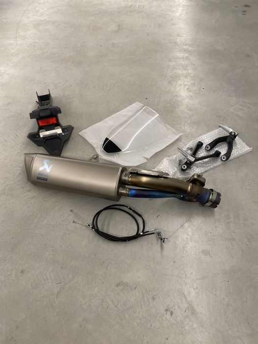 Honda CBR1000RR-R Fireblade + Extras