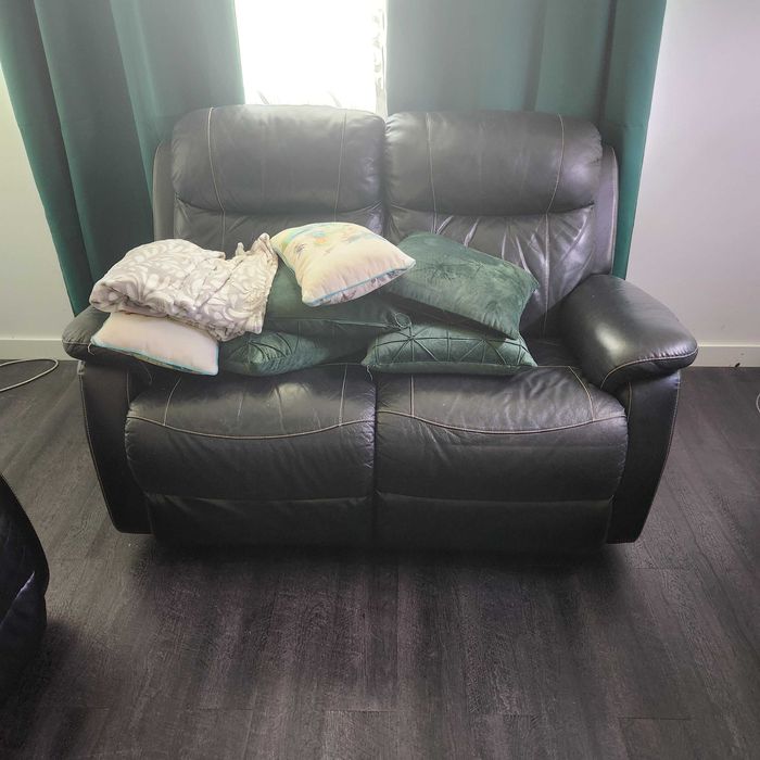 Conjunto de Sofás Reclináveis em Pele (2 e 3 Lugares) Excelente Estado