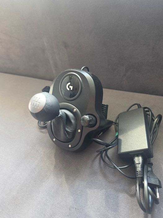 Logitech G923 + shifter kierownica PS5/PS4/PC