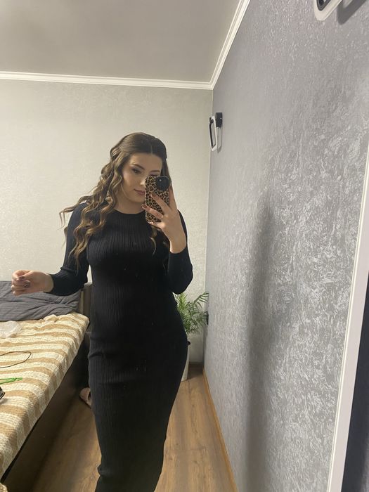 Чорна сукня максі