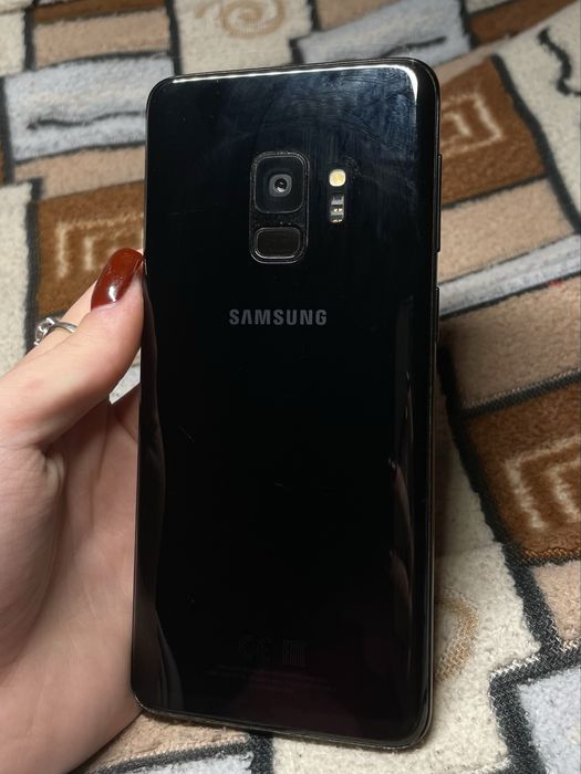 Телефон Samsung Galaxy S9