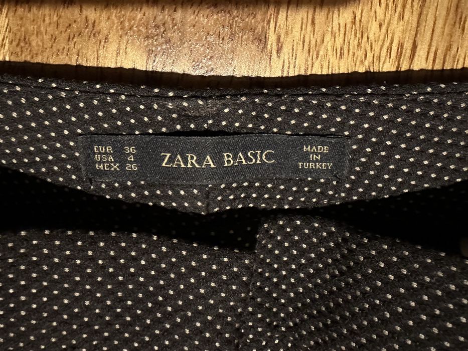 Wygodne i eleganckie spodnie chinosy z Zary