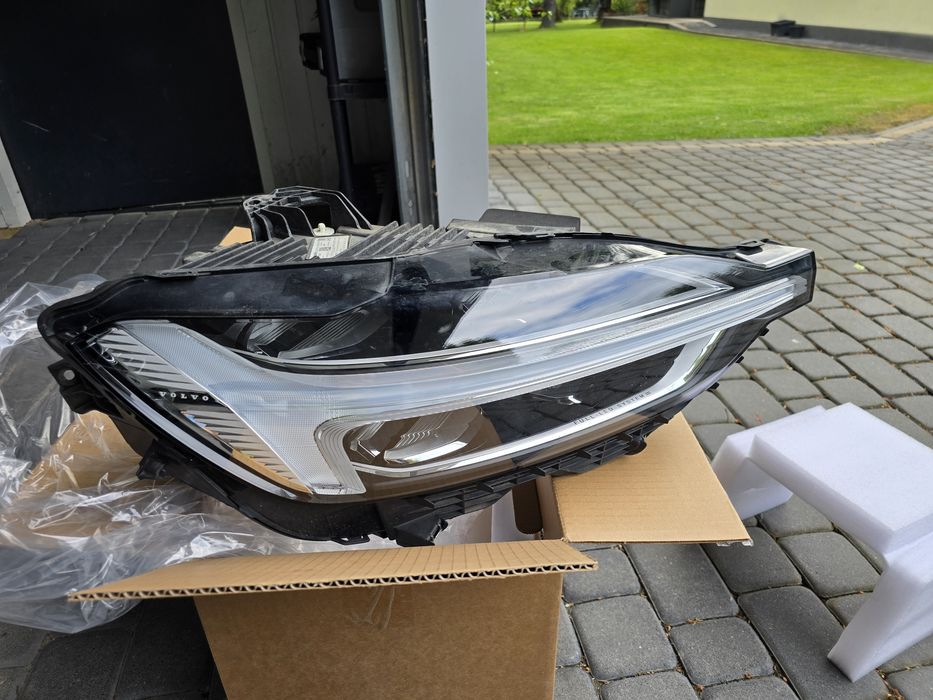 Reflektor prawy Volvo XC60 full led projekcyjny ruchomy