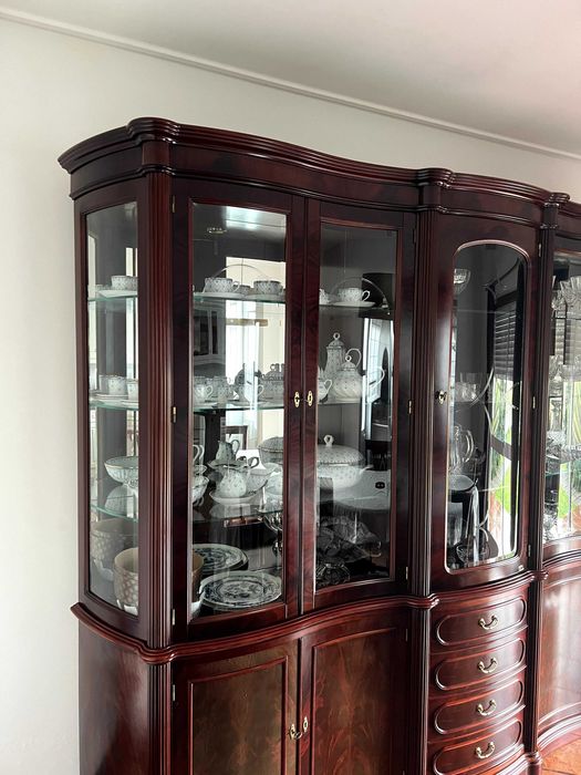 Conjunto móvel cristaleira + mesa jantar + 6 cadeiras