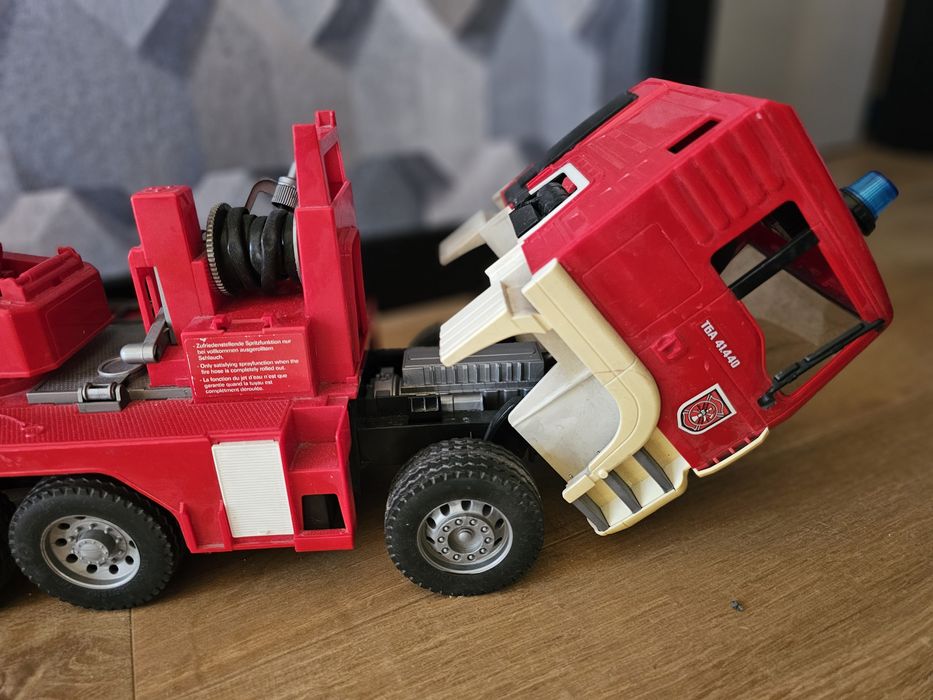 Bruder 02771 Zabawka  Man wóz strażacki z drabiną